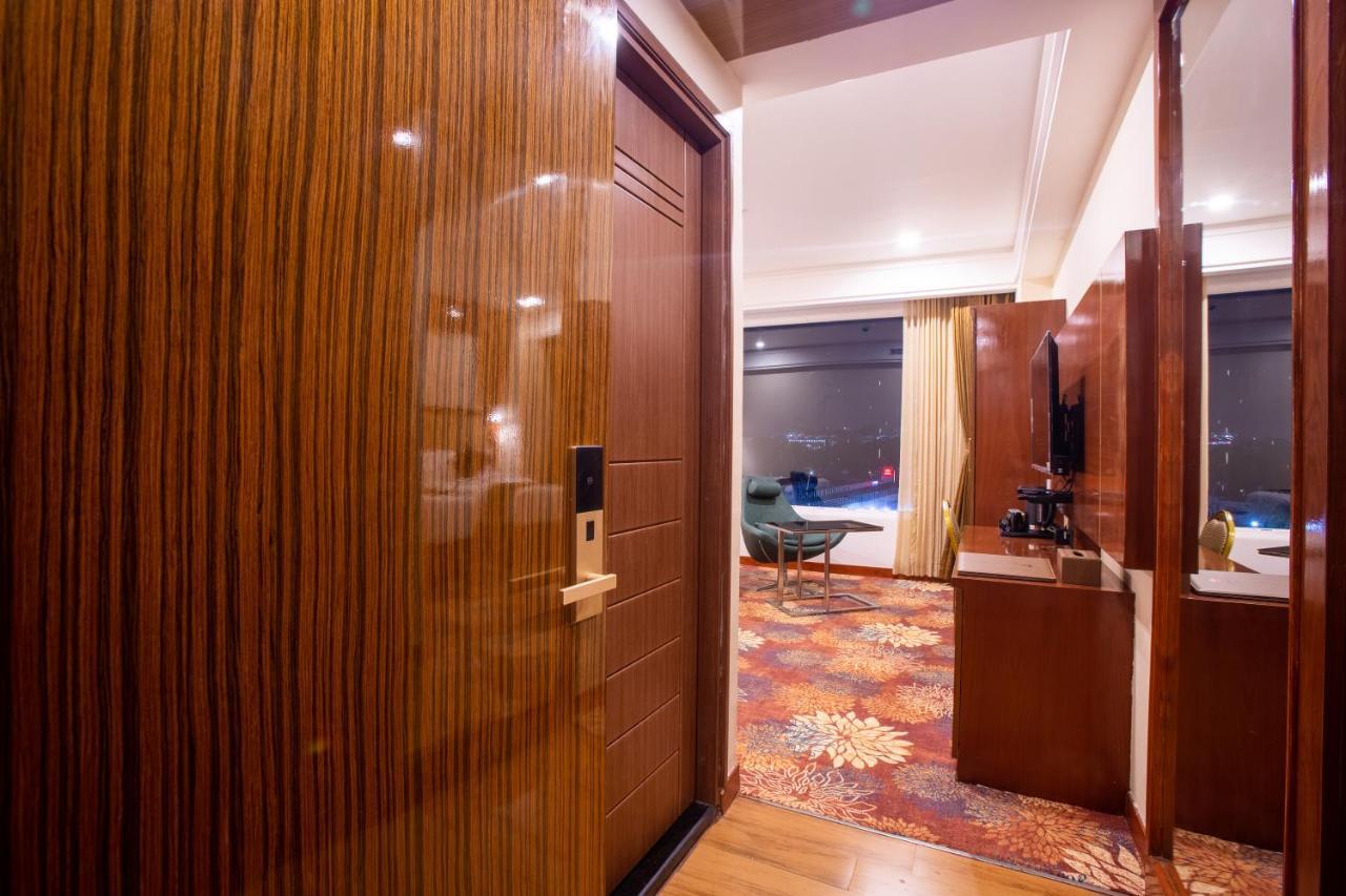 Kingston Hotel Bangalore Exterior photo