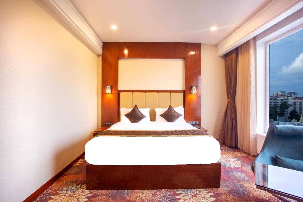 Kingston Hotel Bangalore Exterior photo