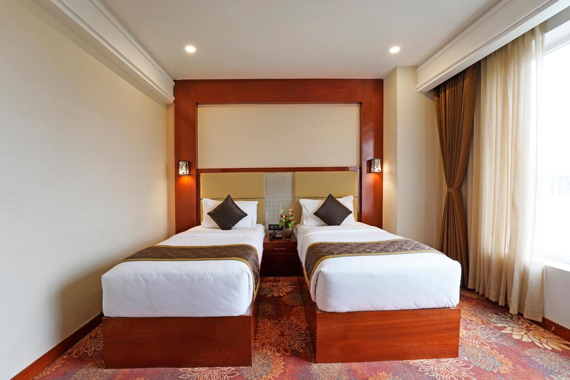 Kingston Hotel Bangalore Exterior photo